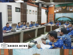 Bupati Pringsewu H. Riyanto Pamungkas, didampingi oleh Sekretaris Daerah Kabupaten Pringsewu serta jajaran Organisasi Perangkat Daerah (OPD), melaksanakan Rapat Penentuan Rencana Proyeksi Struktur Anggaran Tahun Anggaran 2026.